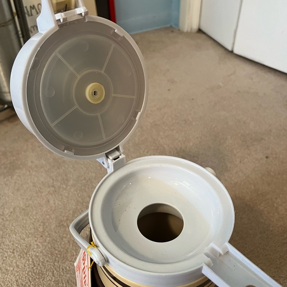 Spritzer top on the go drink dispenser in great shape - Picture 5 of 6